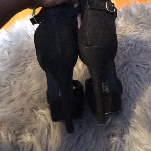SOLD F21 black high heels - Picture 4 of 4